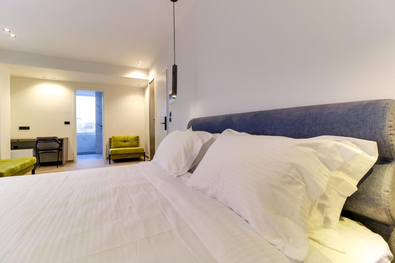 Otel Ab Atina